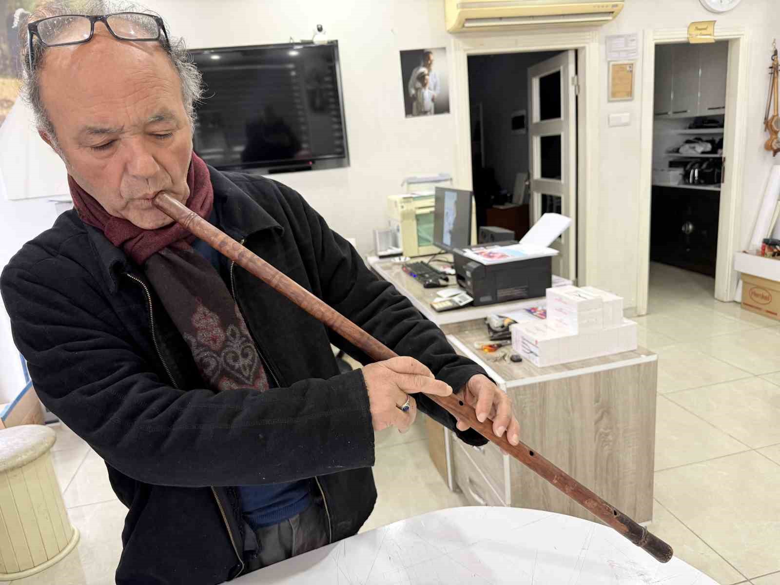 165 yıllık kavalını, hayrat çeşmesi yapmak için satışa çıkardı
165 yıllık kavalını, hayrat çeşmesi yapmak için satışa çıkardı