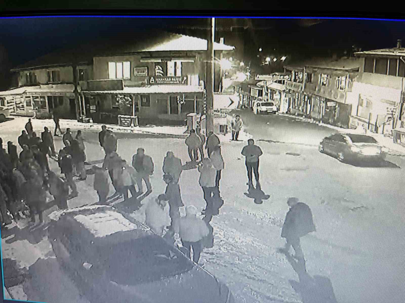 17 yaşındaki çocuk, husumetlisini silahla vurdu: 2 gözaltı
