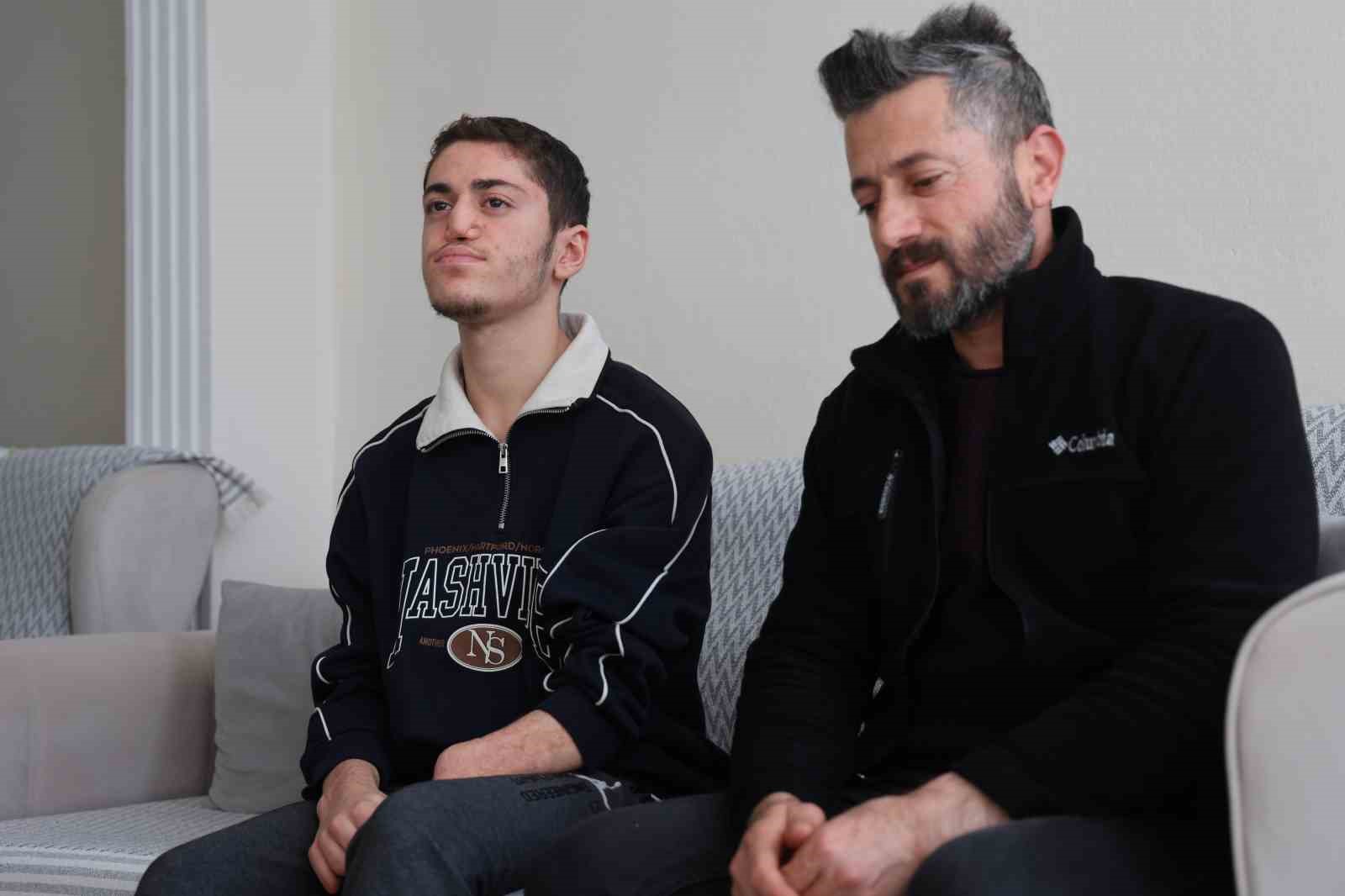18 günlükken uzuvlarını kaybeden genç azmiyle örnek oluyor

