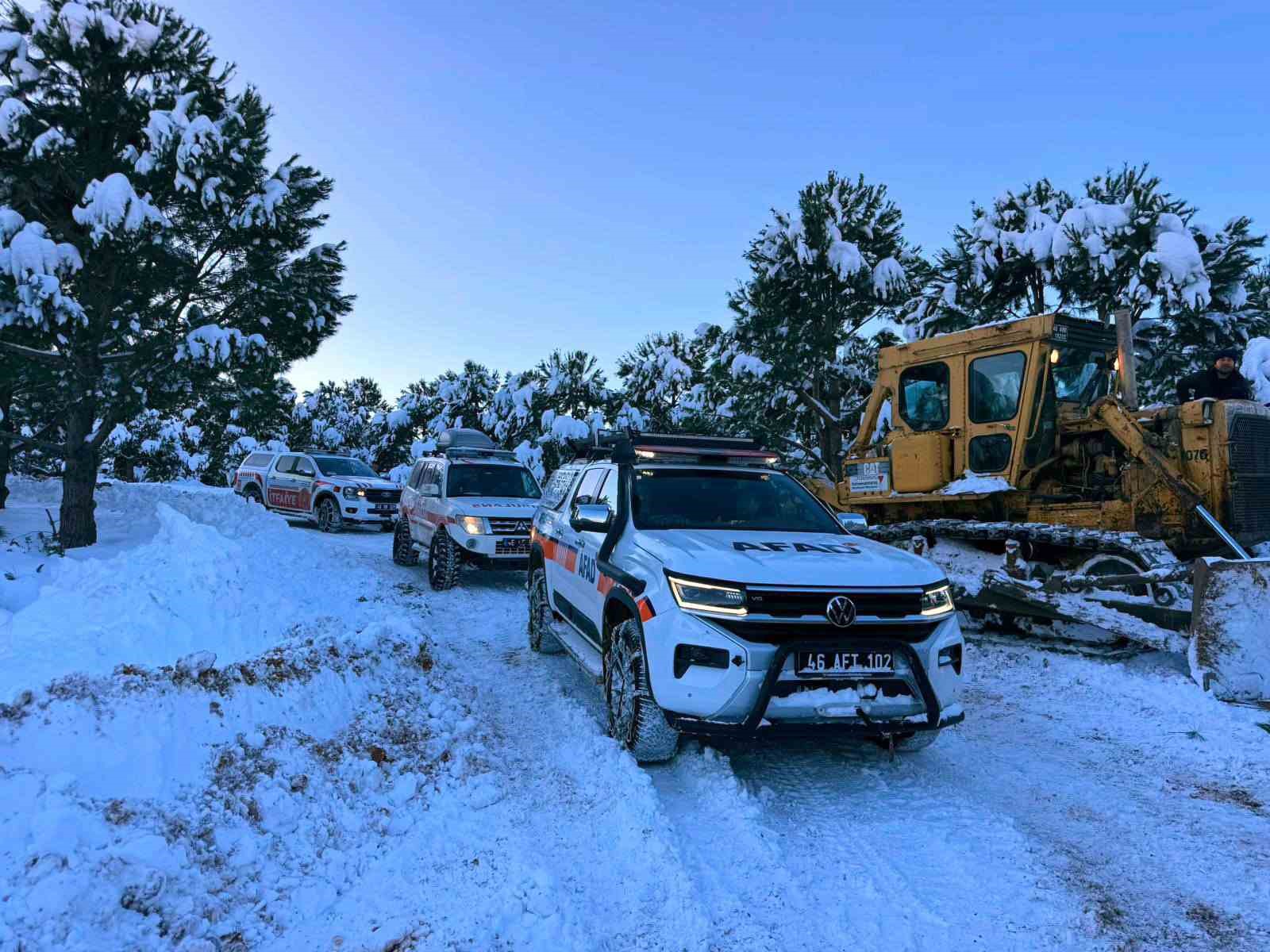 18 saatlik zorlu operasyonla mahsur kalan hasta kurtarıldı
