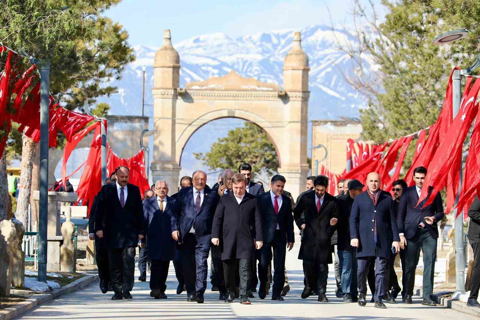 1992 Erzincan Depremi’nin 34. yılında deprem şehitleri anıldı
