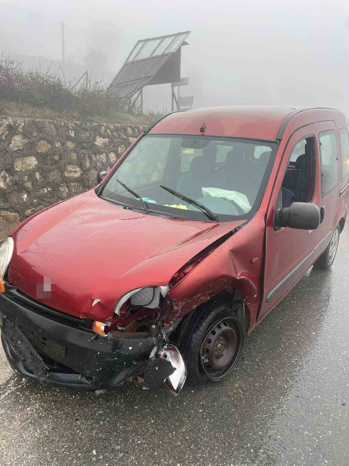 2 aracın karıştığı kazada 2 kişi yaralandı
