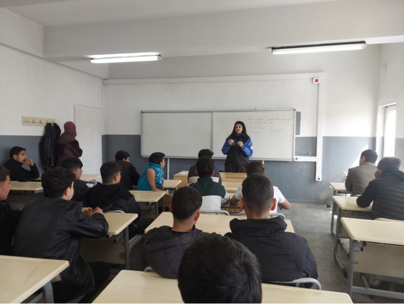 2 bin 316 öğrenciye polisten bilinçlendirme eğitimi

