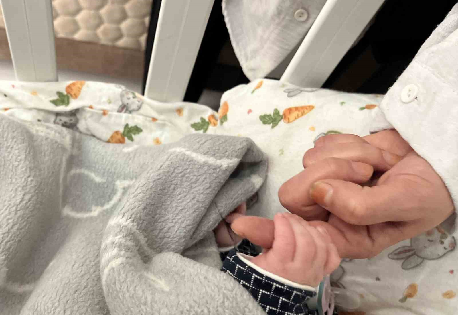 2 çocuklu aile 2’si bebek 3 çocuğa daha yuva oldu
