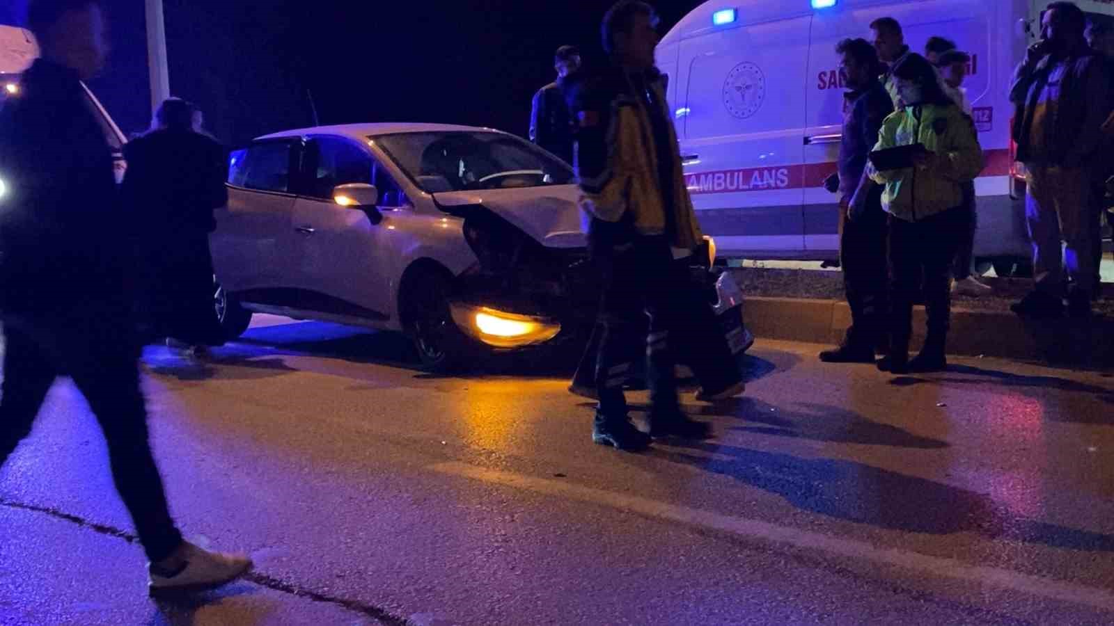 2 otomobilin çarpıştığı kazada 1 kişi yaralandı
