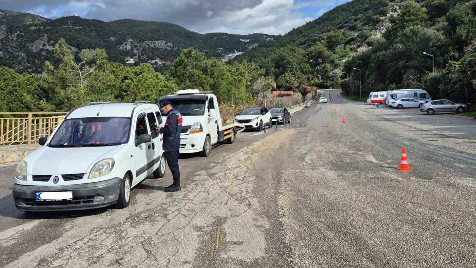 202 sürücünün sürücü belgesi geçici olarak iptal edildi
