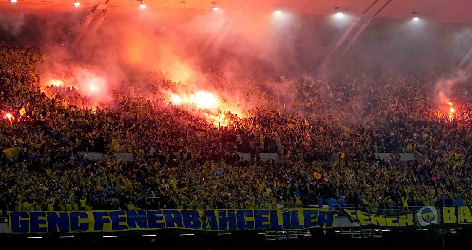 2025 Turkcell Süper Kupa: Galatasaray: 0 - Fenerbahçe: 1 (İlk yarı)
2025 Turkcell Süper Kupa: Galatasaray: 0 - Fenerbahçe: 1 (İlk yarı)