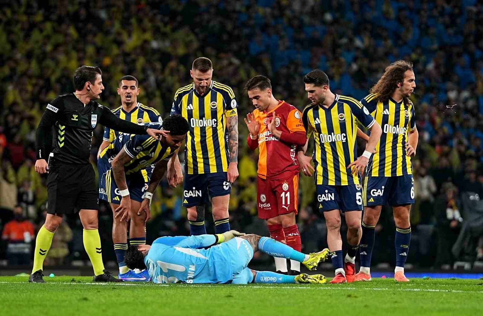 2025 Turkcell Süper Kupa: Galatasaray: 0 - Fenerbahçe: 1 (İlk yarı)
2025 Turkcell Süper Kupa: Galatasaray: 0 - Fenerbahçe: 1 (İlk yarı)