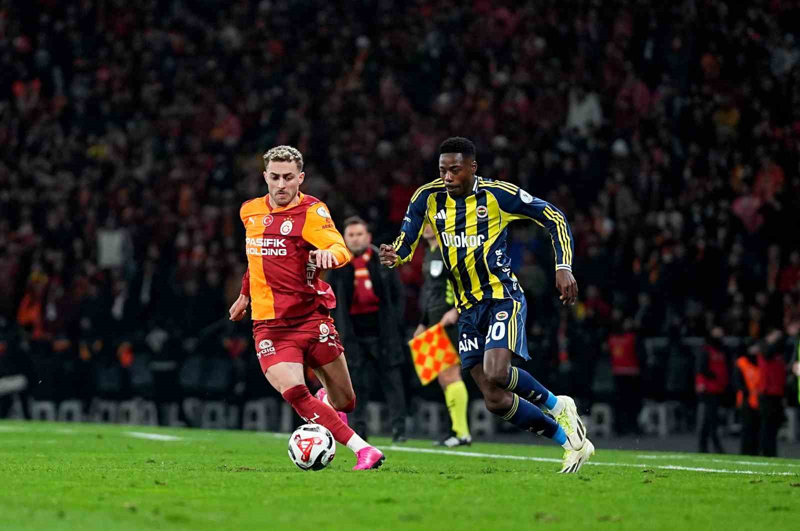 2025 Turkcell Süper Kupa: Galatasaray: 0 - Fenerbahçe: 1 (İlk yarı)
2025 Turkcell Süper Kupa: Galatasaray: 0 - Fenerbahçe: 1 (İlk yarı)