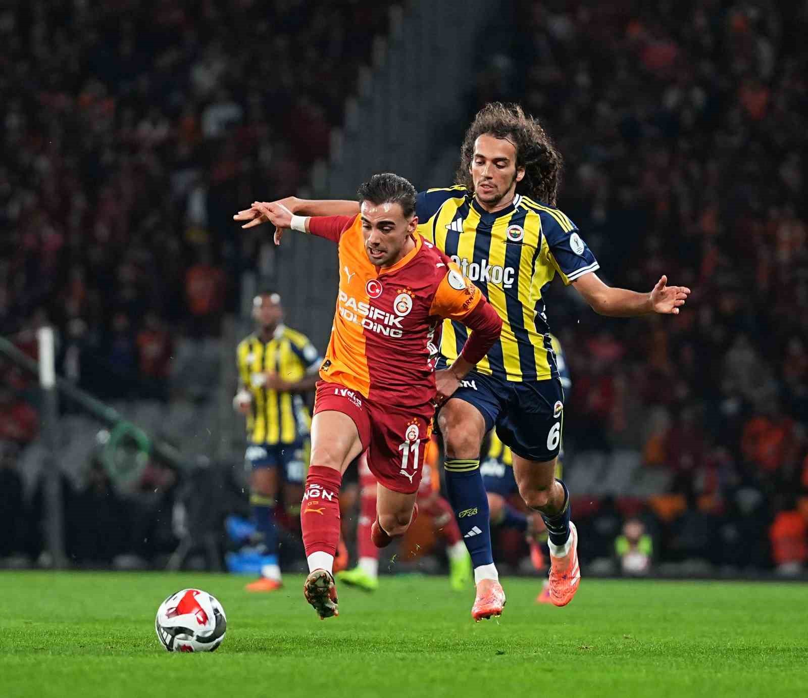 2025 Turkcell Süper Kupa: Galatasaray: 0 - Fenerbahçe: 1 (İlk yarı)
2025 Turkcell Süper Kupa: Galatasaray: 0 - Fenerbahçe: 1 (İlk yarı)