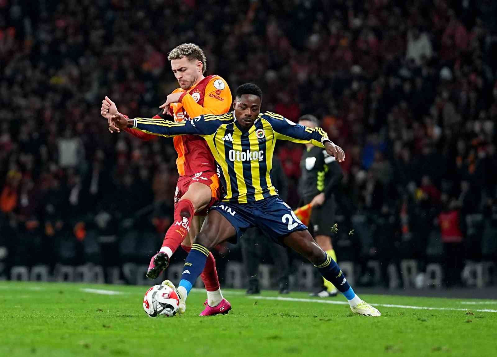 2025 Turkcell Süper Kupa: Galatasaray: 0 - Fenerbahçe: 1 (İlk yarı)
2025 Turkcell Süper Kupa: Galatasaray: 0 - Fenerbahçe: 1 (İlk yarı)
