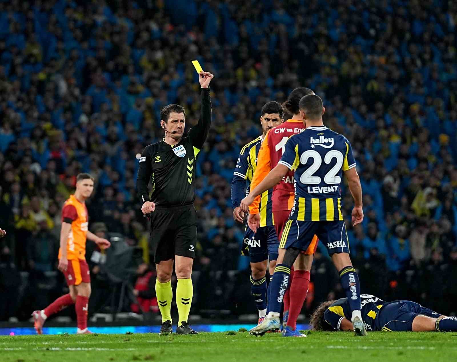 2025 Turkcell Süper Kupa: Galatasaray: 0 - Fenerbahçe: 1 (İlk yarı)
2025 Turkcell Süper Kupa: Galatasaray: 0 - Fenerbahçe: 1 (İlk yarı)