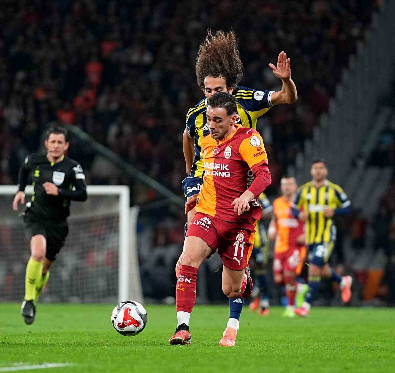 2025 Turkcell Süper Kupa: Galatasaray: 0 - Fenerbahçe: 1 (İlk yarı)
2025 Turkcell Süper Kupa: Galatasaray: 0 - Fenerbahçe: 1 (İlk yarı)