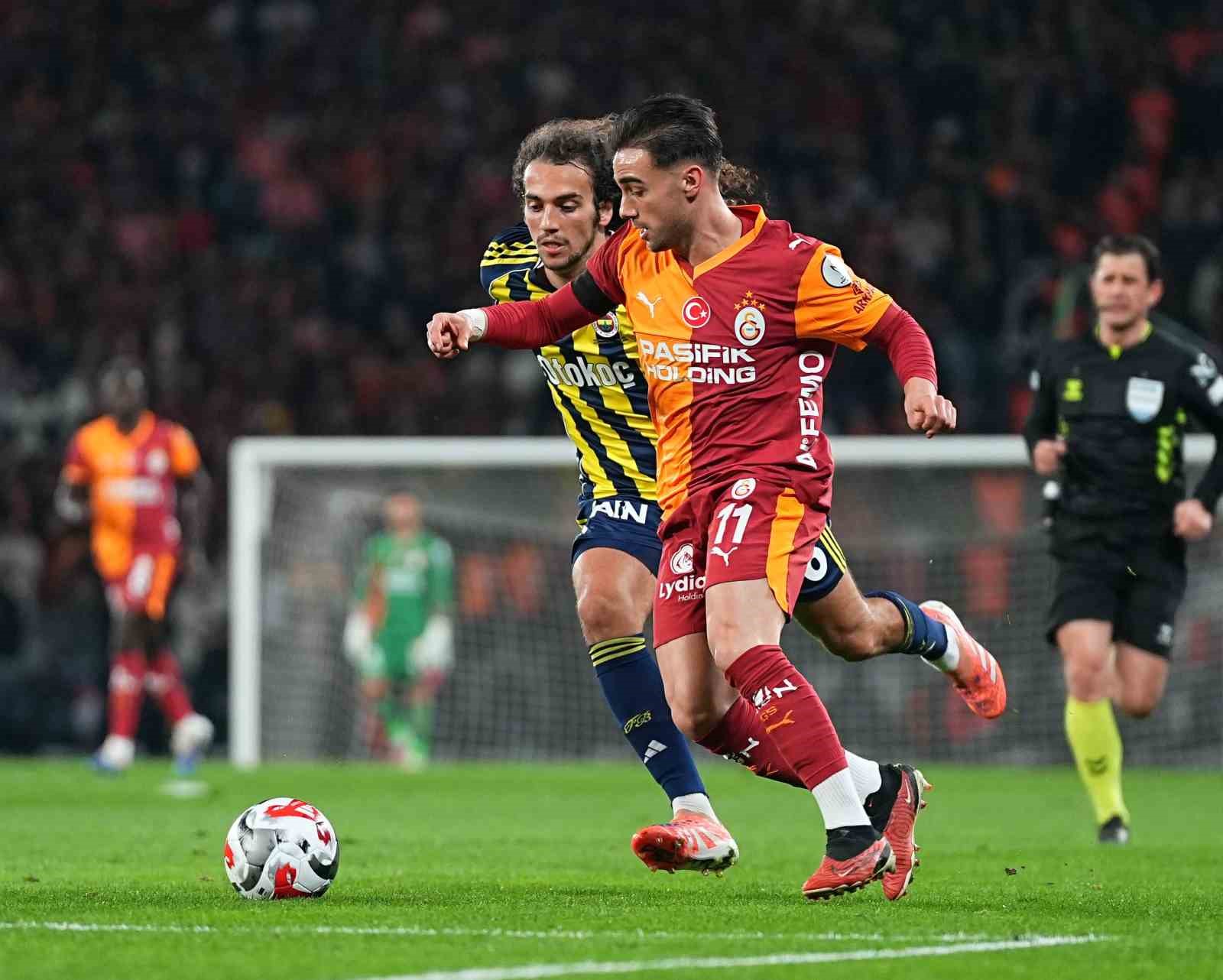 2025 Turkcell Süper Kupa: Galatasaray: 0 - Fenerbahçe: 1 (İlk yarı)
2025 Turkcell Süper Kupa: Galatasaray: 0 - Fenerbahçe: 1 (İlk yarı)
