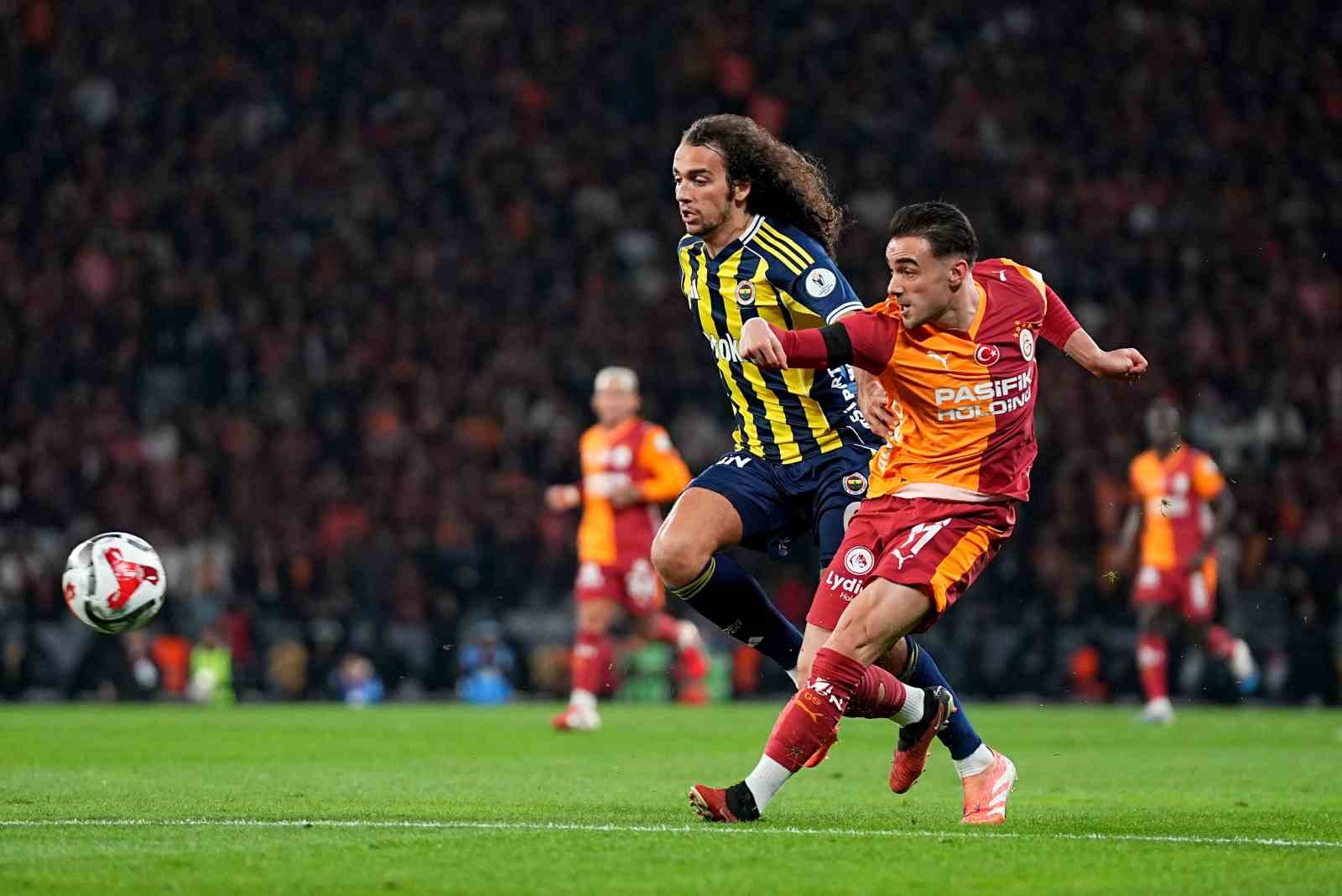2025 Turkcell Süper Kupa: Galatasaray: 0 - Fenerbahçe: 1 (İlk yarı)
2025 Turkcell Süper Kupa: Galatasaray: 0 - Fenerbahçe: 1 (İlk yarı)