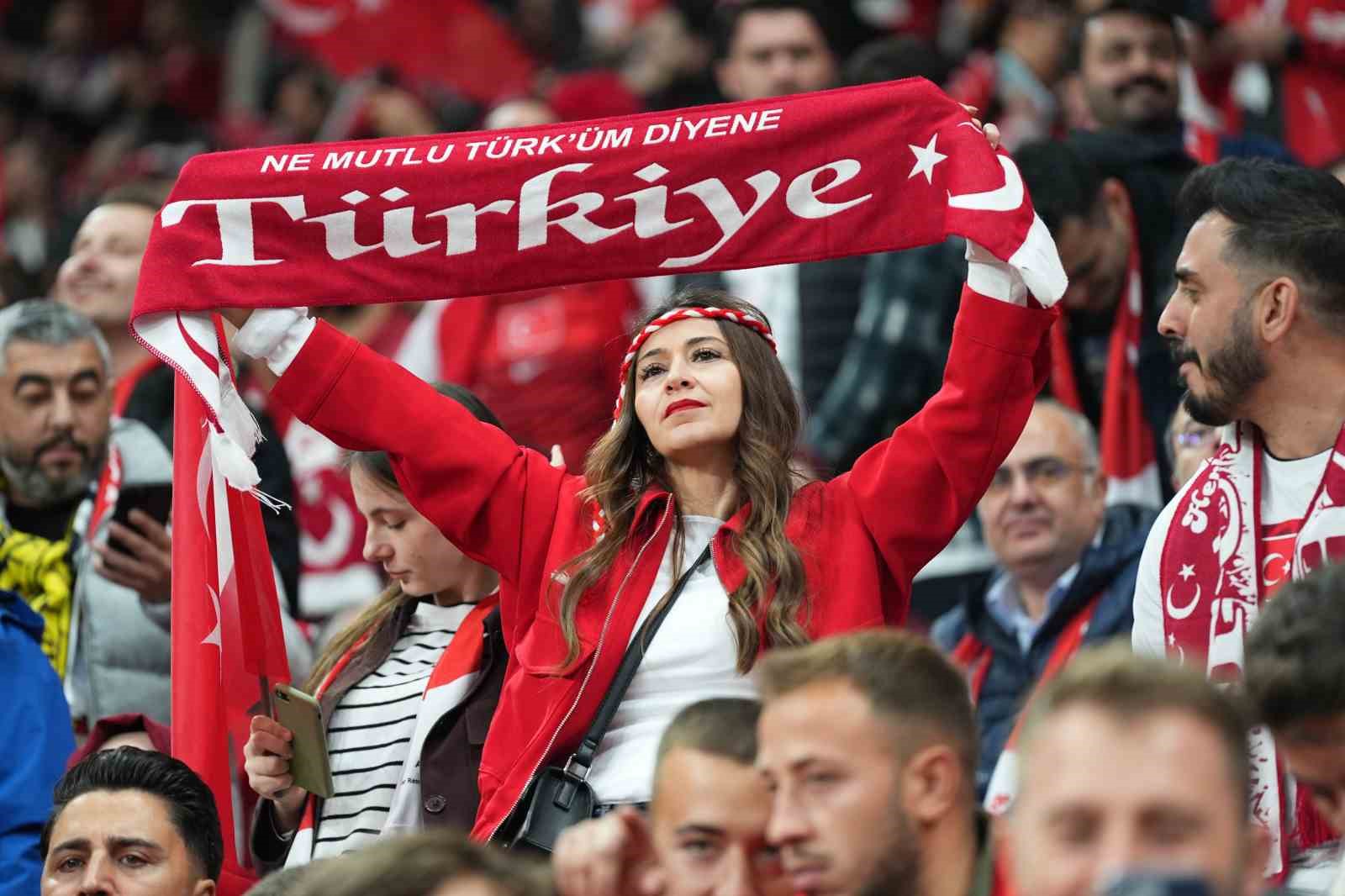 2026 FIFA Dünya Kupası play-off yarı final: Türkiye: 0 - Romanya: 0 (Maç devam ediyor)
