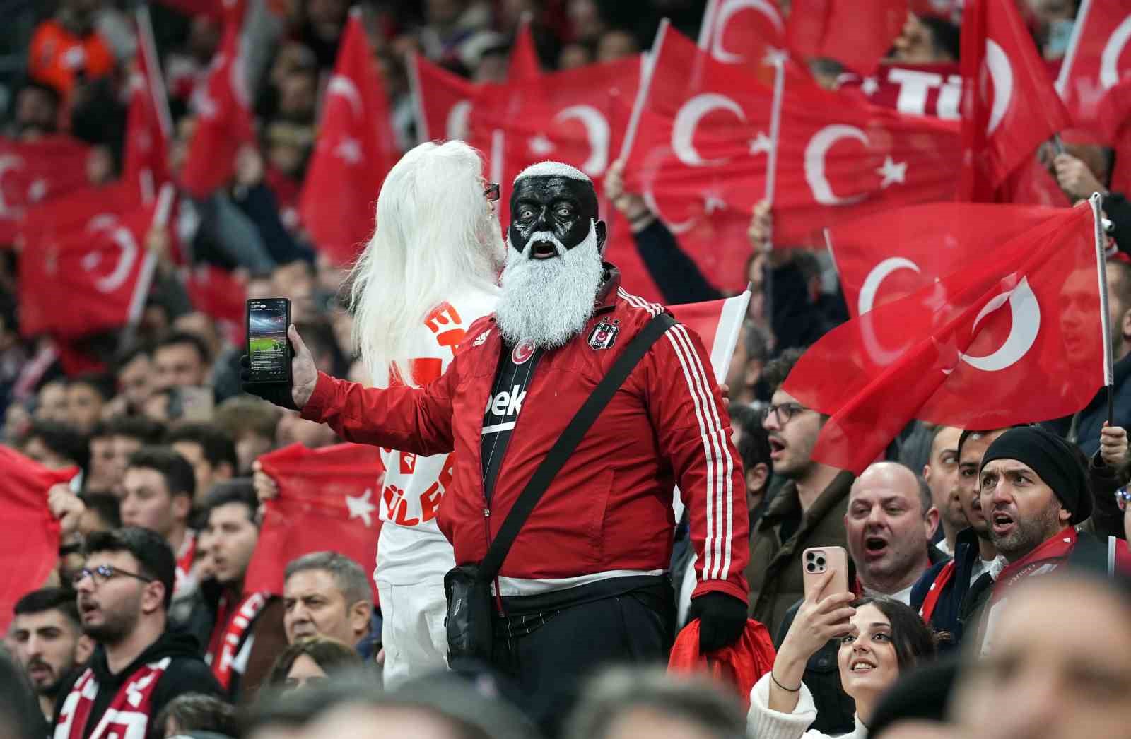 2026 FIFA Dünya Kupası play-off yarı final: Türkiye: 0 - Romanya: 0 (Maç devam ediyor)
