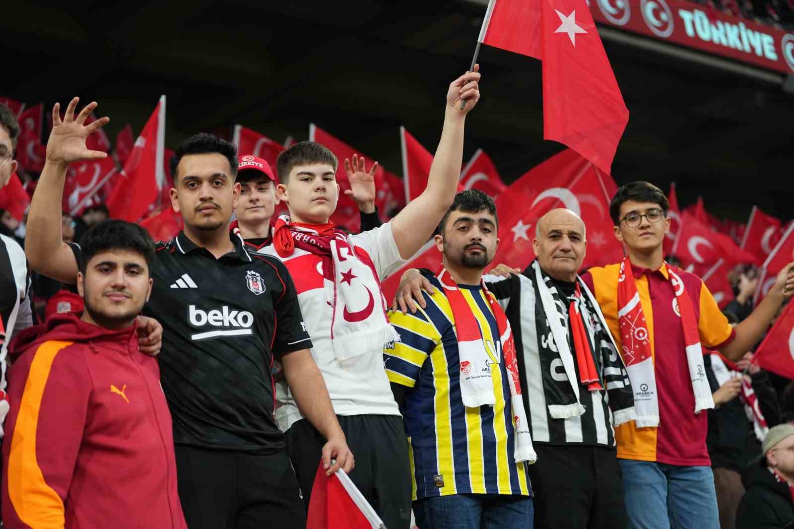 2026 FIFA Dünya Kupası play-off yarı final: Türkiye: 0 - Romanya: 0 (Maç devam ediyor)
