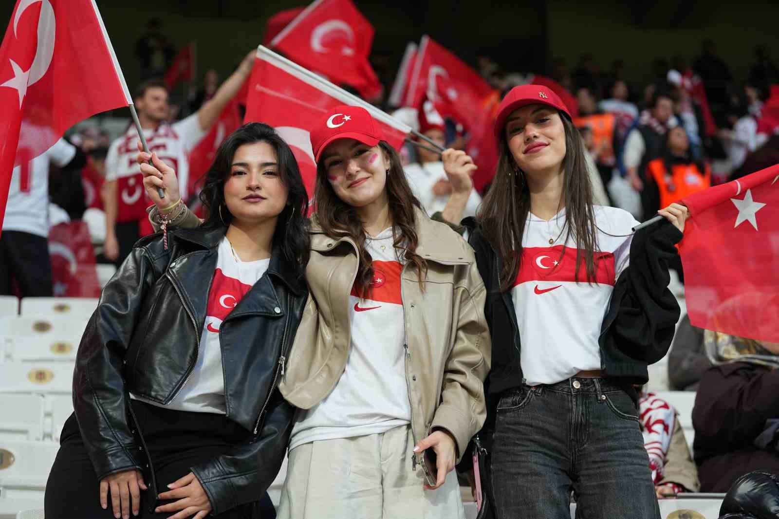 2026 FIFA Dünya Kupası play-off yarı final: Türkiye: 0 - Romanya: 0 (Maç devam ediyor)
