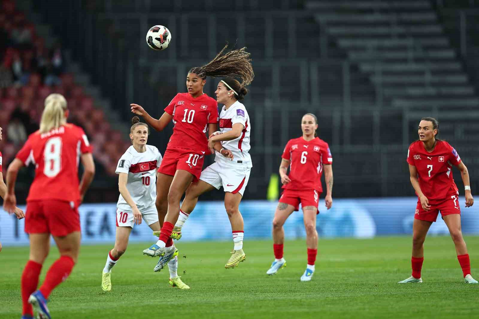 2027 FIFA Kadınlar Dünya Kupası Elemeleri: İsviçre: 3 - Türkiye: 1
2027 FIFA Kadınlar Dünya Kupası Elemeleri: İsviçre: 3 - Türkiye: 1