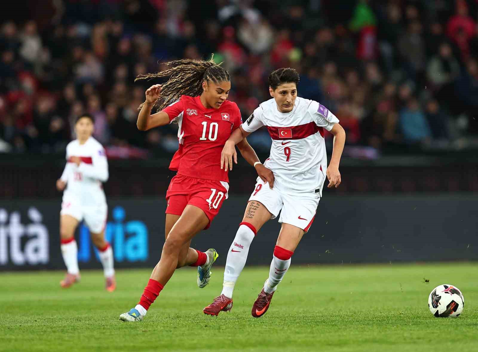 2027 FIFA Kadınlar Dünya Kupası Elemeleri: İsviçre: 3 - Türkiye: 1
2027 FIFA Kadınlar Dünya Kupası Elemeleri: İsviçre: 3 - Türkiye: 1