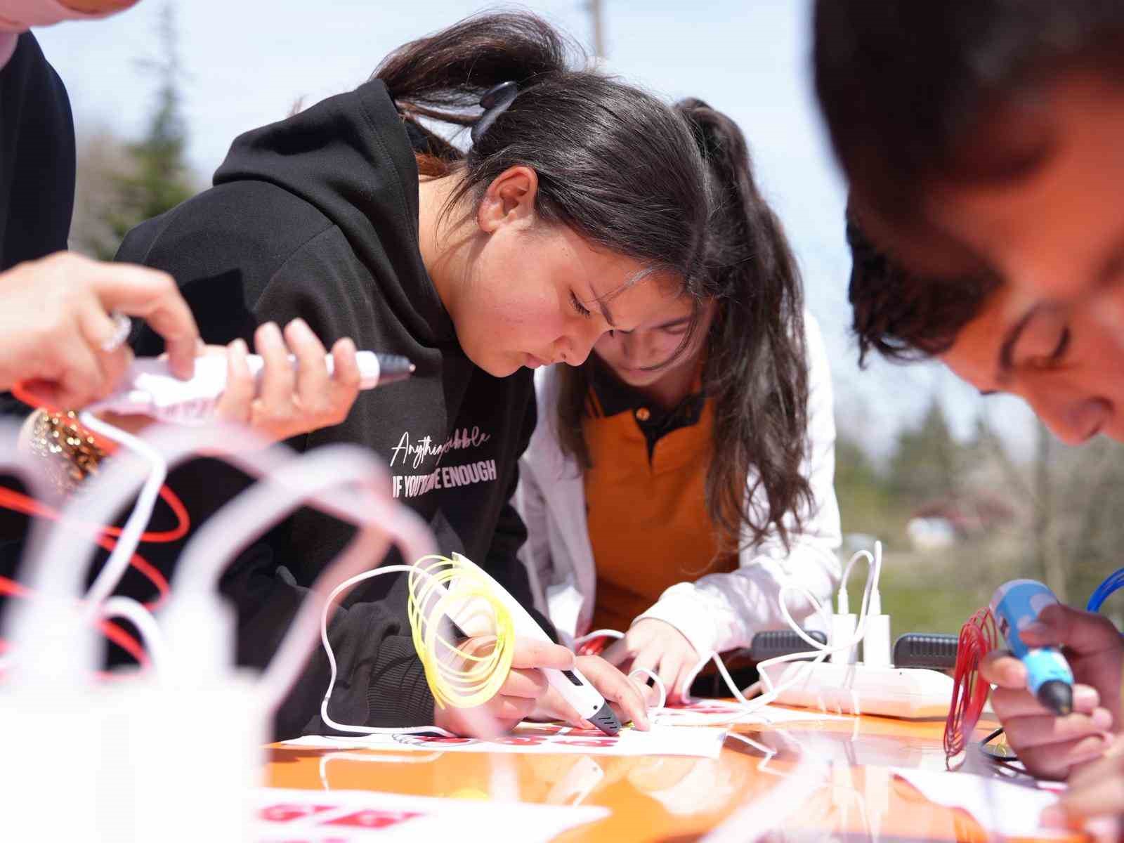 23 Nisan coşkusu köy okuluna taşındı
