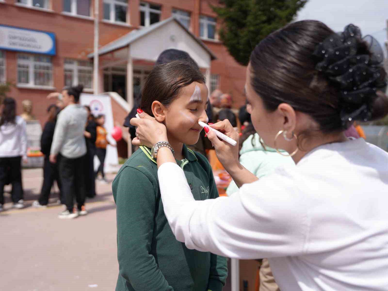 23 Nisan coşkusu köy okuluna taşındı

