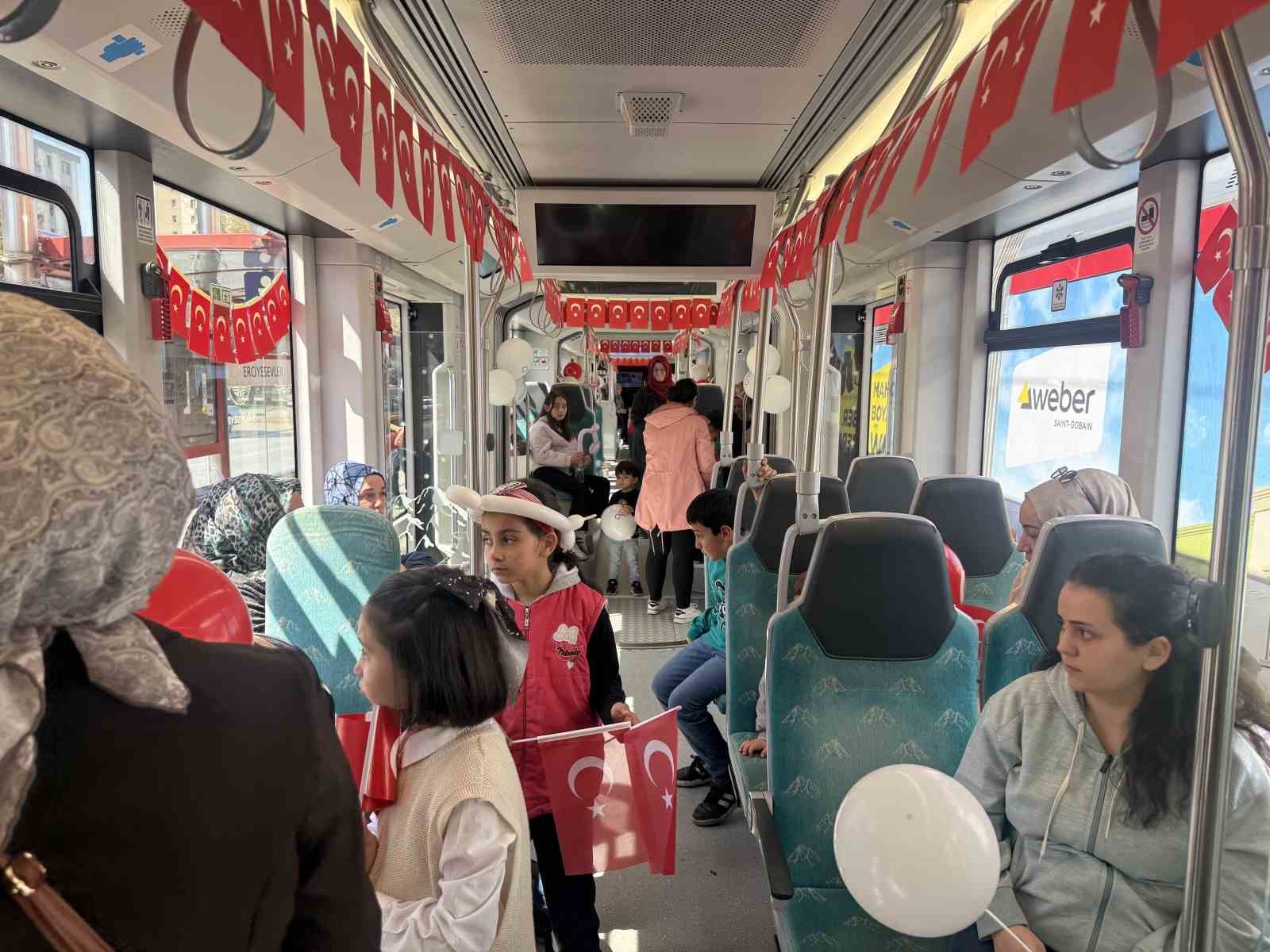 23 Nisan heyecanı, Çocuk Treni ile raylara taşındı
