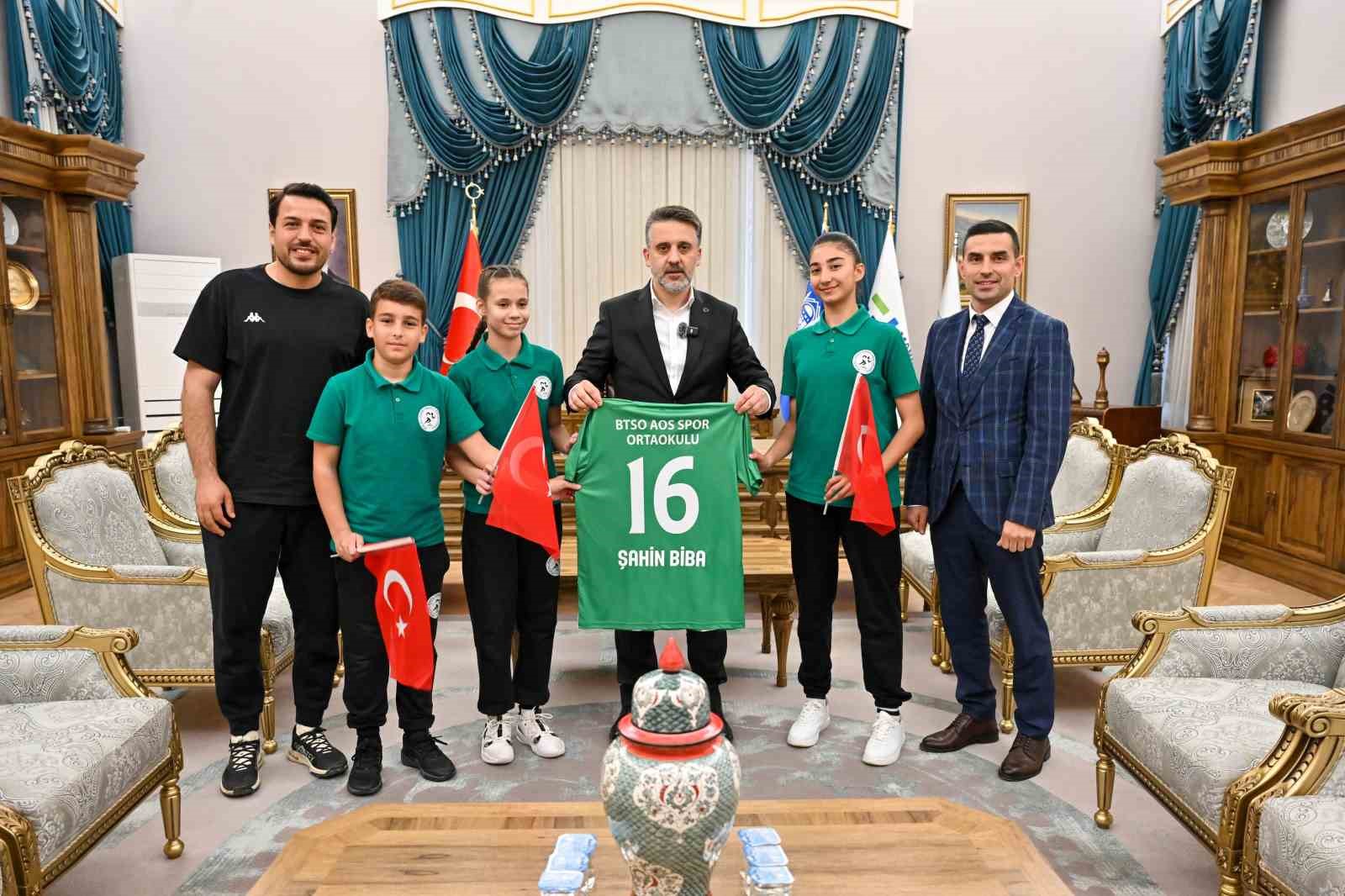 23 Nisan’da Başkanlık koltuğu çocukların oldu
