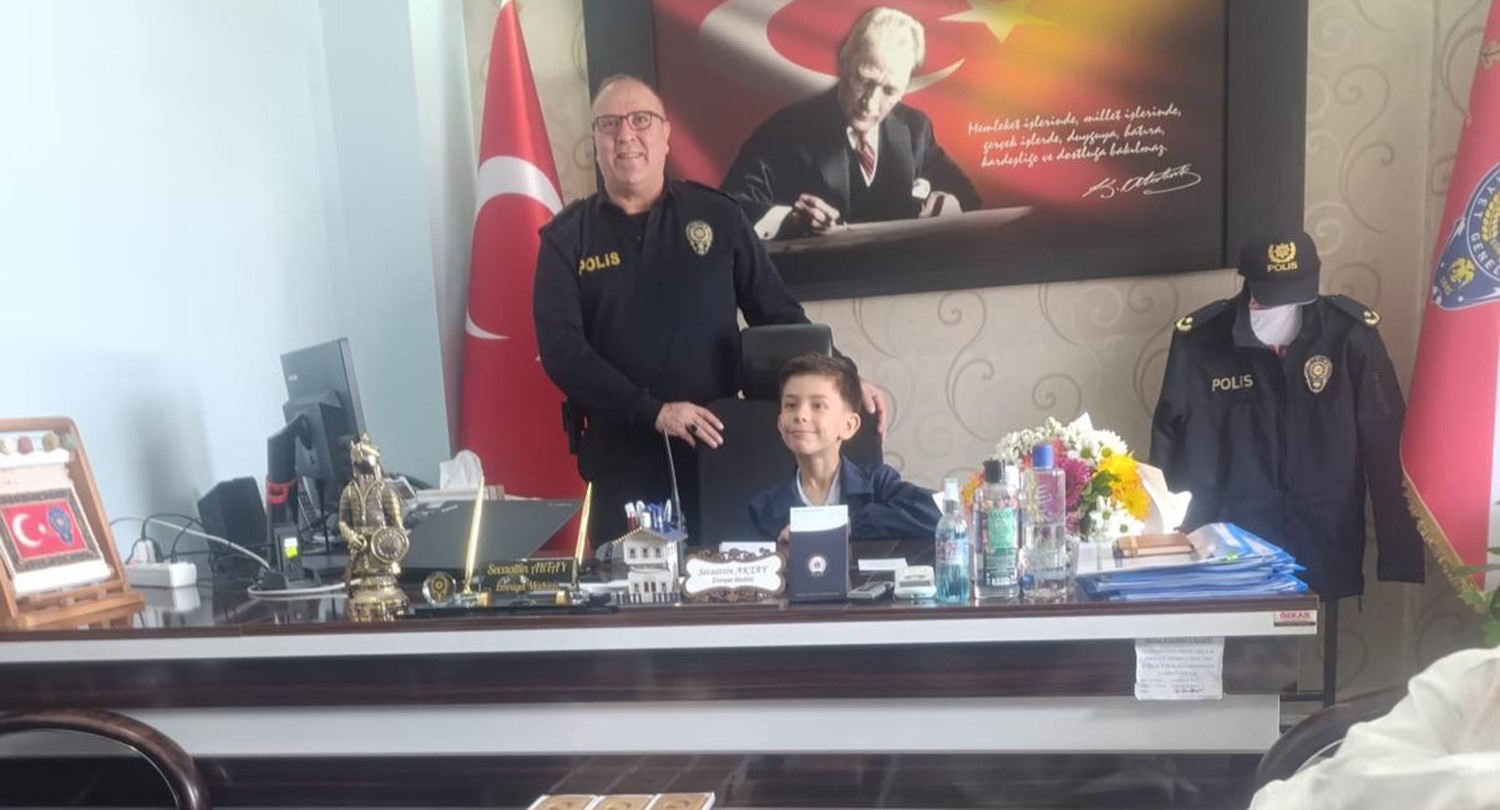 23 Nisan’da çocuklar protokol koltuklarına oturdu
