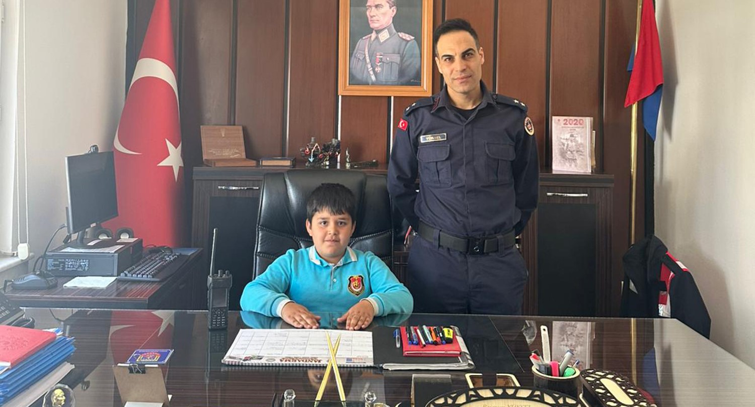 23 Nisan’da çocuklar protokol koltuklarına oturdu
