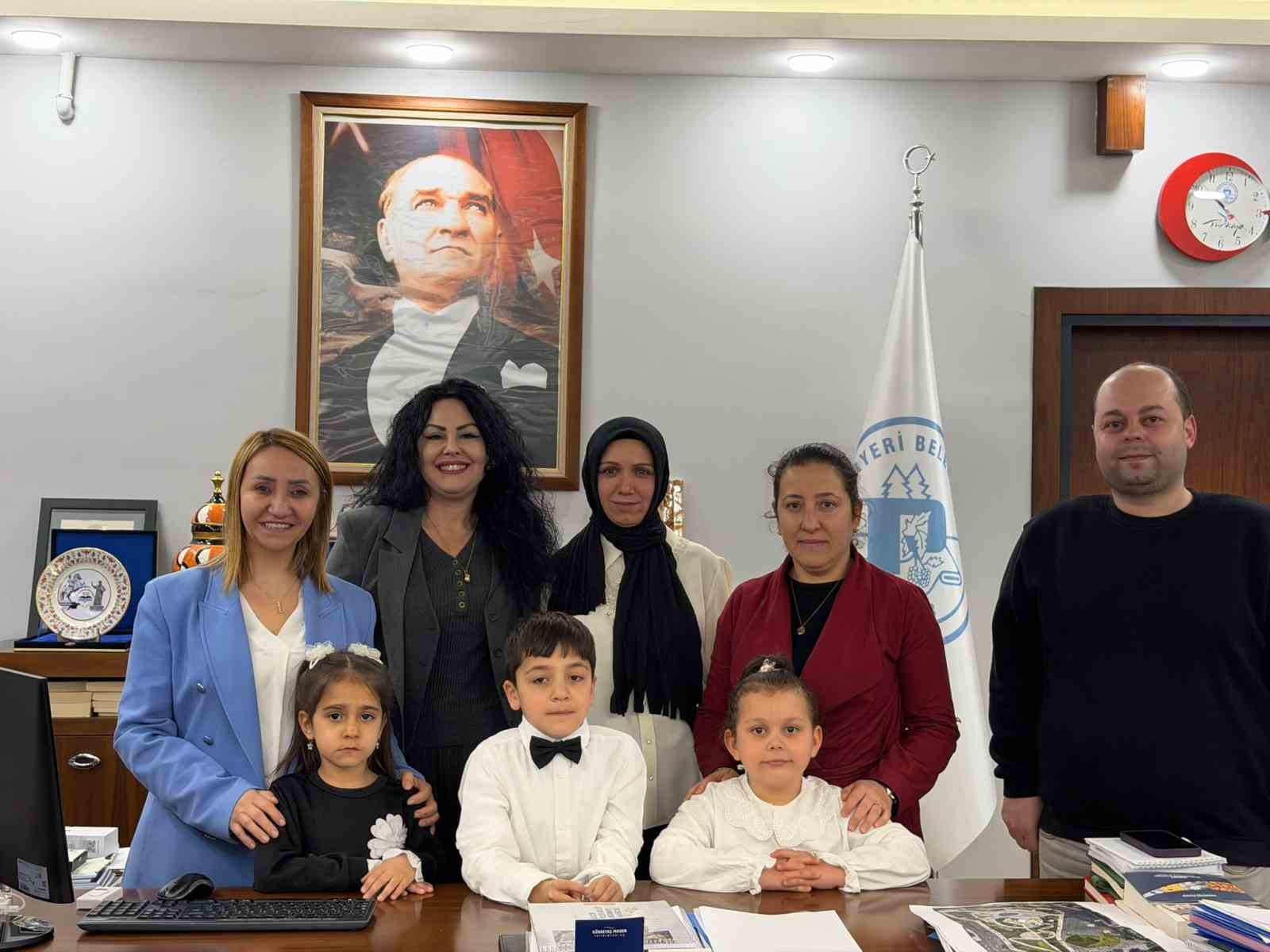 23 Nisan’da makam çocuklara devredildi
