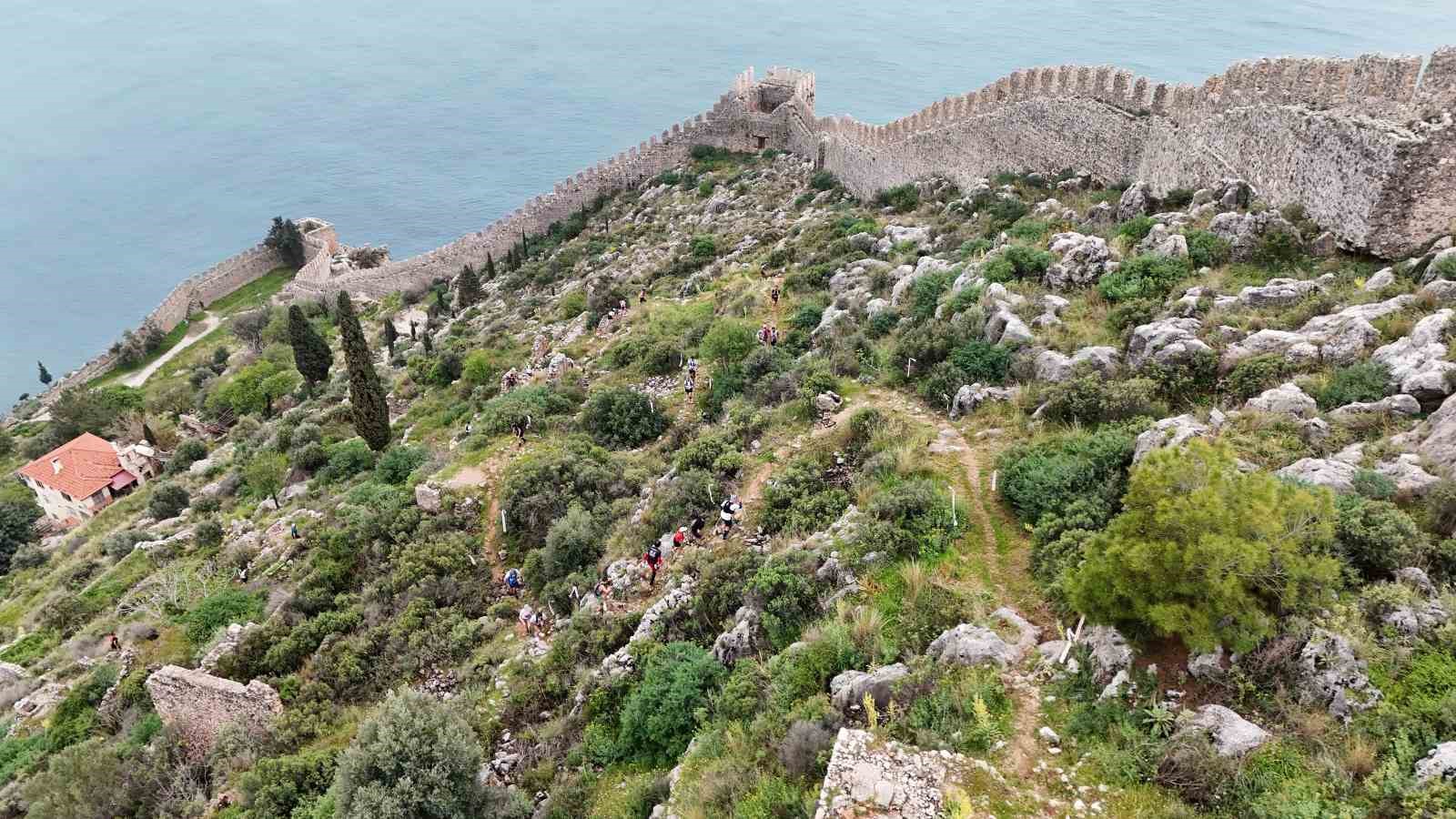 23 ülkeden 820 sporcu Alanya Ultra Trail için start aldı
