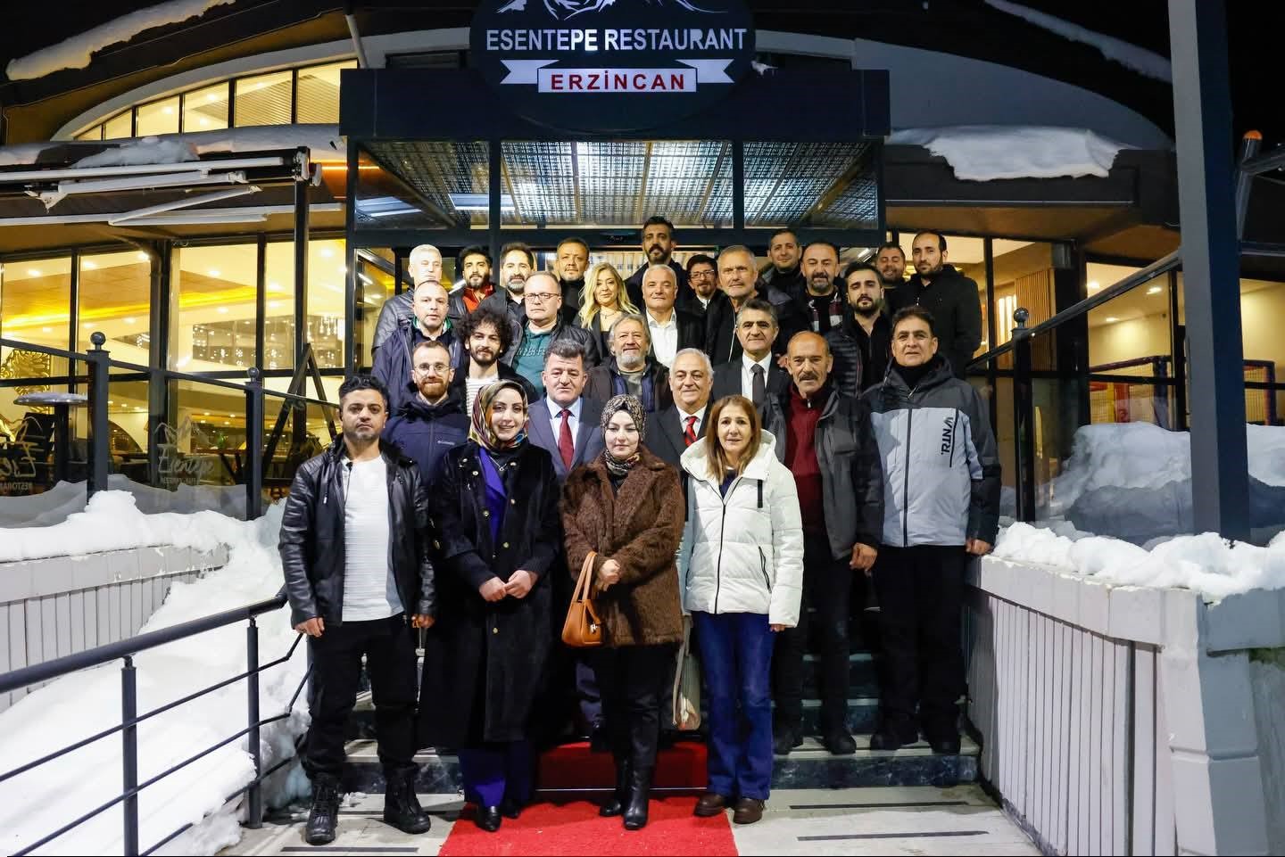 24Erzincanspor yönetimi iftarda basınla buluştu
24Erzincanspor yönetimi iftarda basınla buluştu