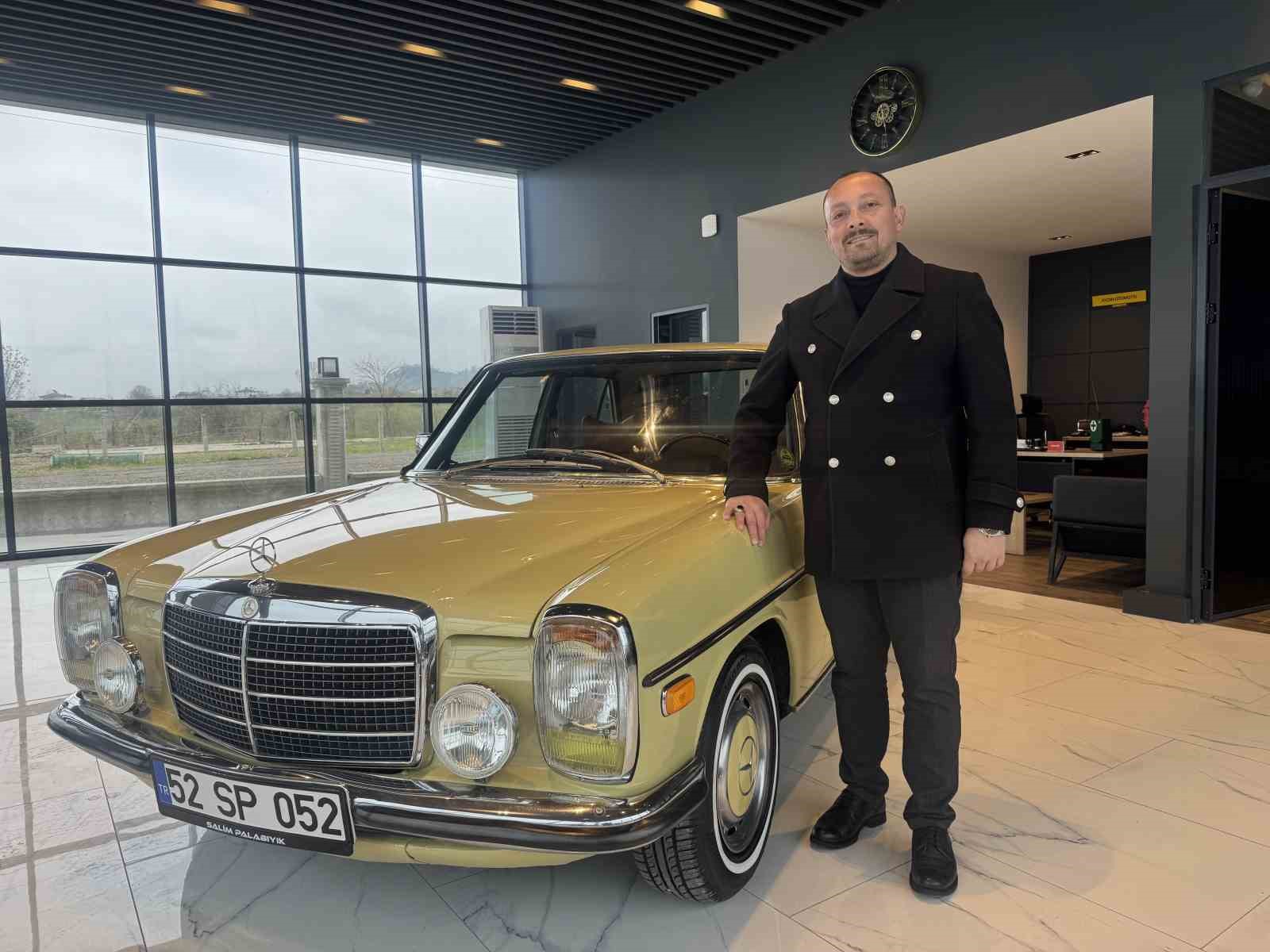 25 bin liraya aldı, 1 milyon lira harcadı: Ordulu klasik tutkunu yarım asırlık aracı fabrikadan çıktığı ilk günkü haline döndürdü
