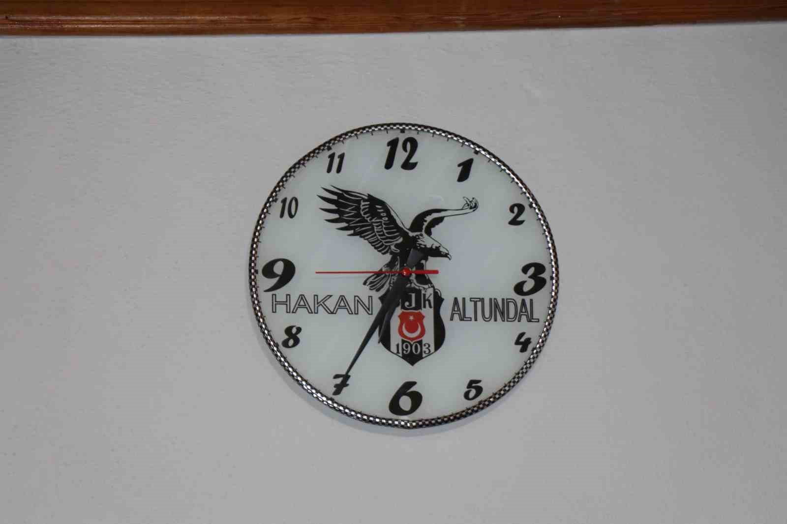 25 yıldır Beşiktaş’ın her maçını tek tek not ediyor
25 yıldır Beşiktaş’ın her maçını tek tek not ediyor