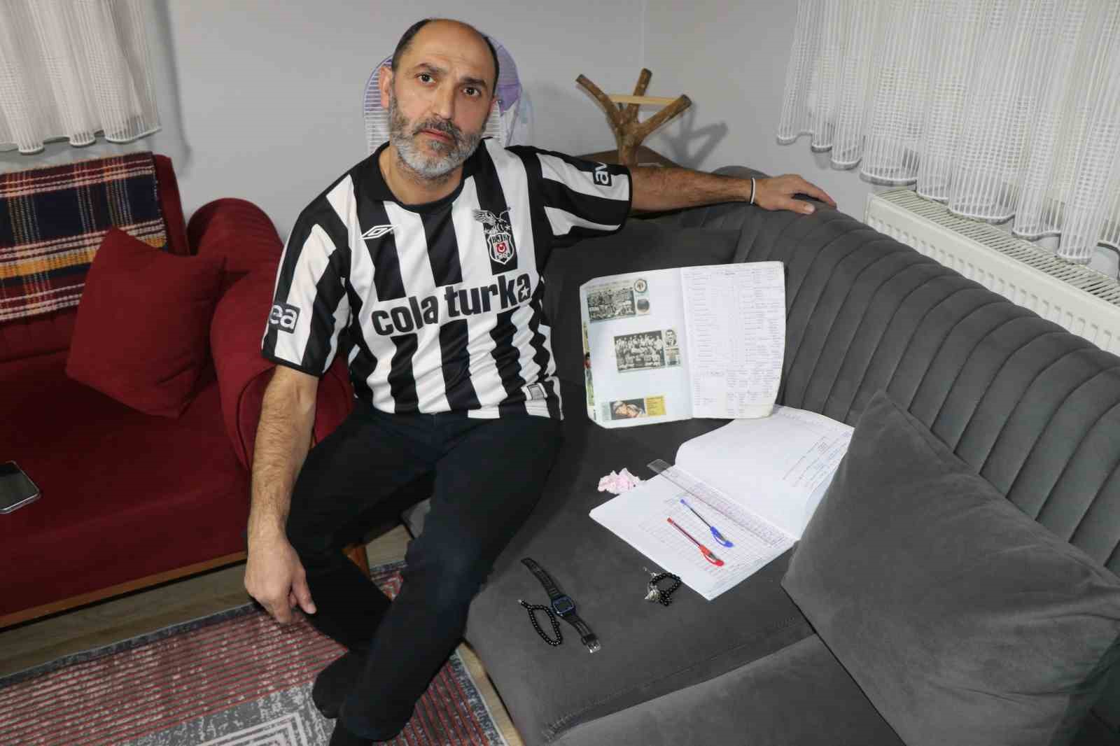 25 yıldır Beşiktaş’ın her maçını tek tek not ediyor
25 yıldır Beşiktaş’ın her maçını tek tek not ediyor