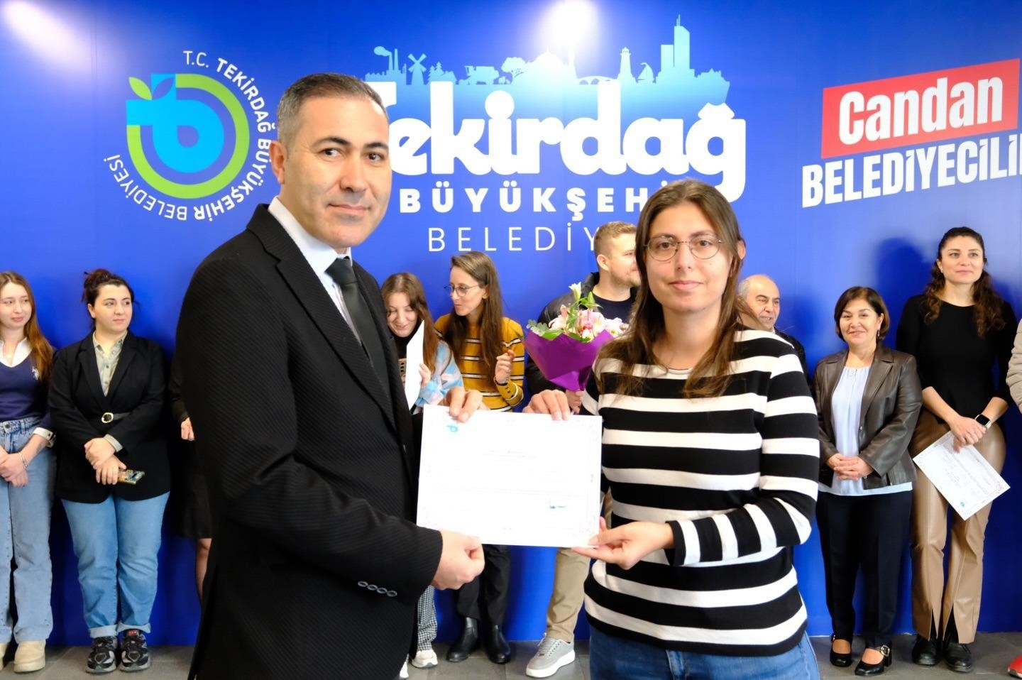 27 kursiyer Almanca A1 sertifikasını aldı
