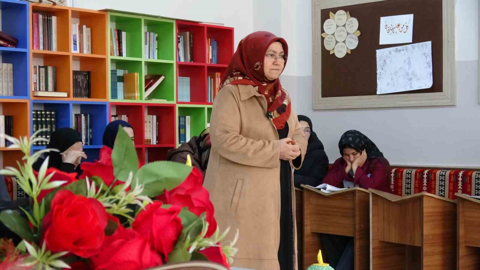 28 Şubat mağduru öğretmen: "Başörtümden dolayı meslekten ihraç edildim"
