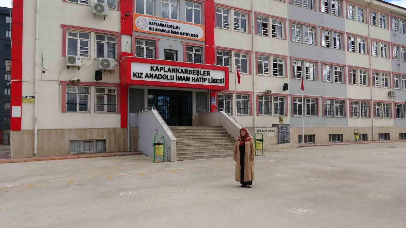 28 Şubat mağduru öğretmen: "Başörtümden dolayı meslekten ihraç edildim"
