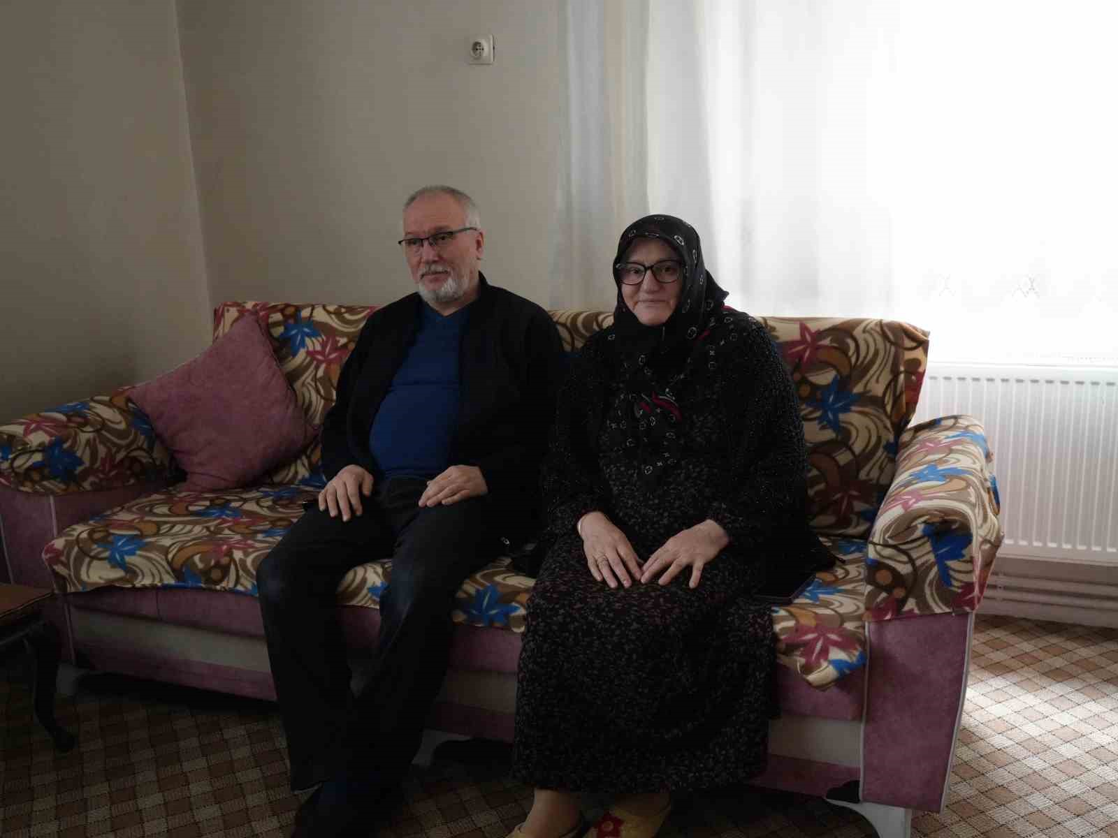 28 Şubat’ta başörtüsü sebebiyle mesleğini bırakmak zorunda kalan emekli öğretmen o karanlık günleri anlattı
