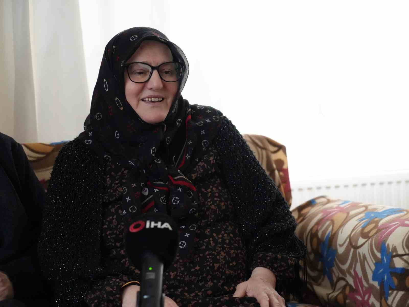 28 Şubat’ta başörtüsü sebebiyle mesleğini bırakmak zorunda kalan emekli öğretmen o karanlık günleri anlattı
