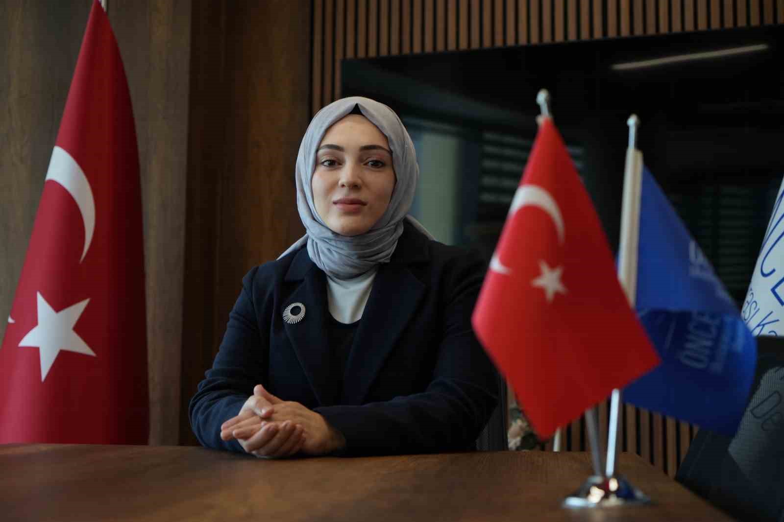 28 Şubat’ta gözaltına alınan Songür: "Bir çocuğumu, ülkemdeki hayatımı kaybettim"
28 Şubat’ta gözaltına alınan Songür: "Bir çocuğumu, ülkemdeki hayatımı kaybettim"