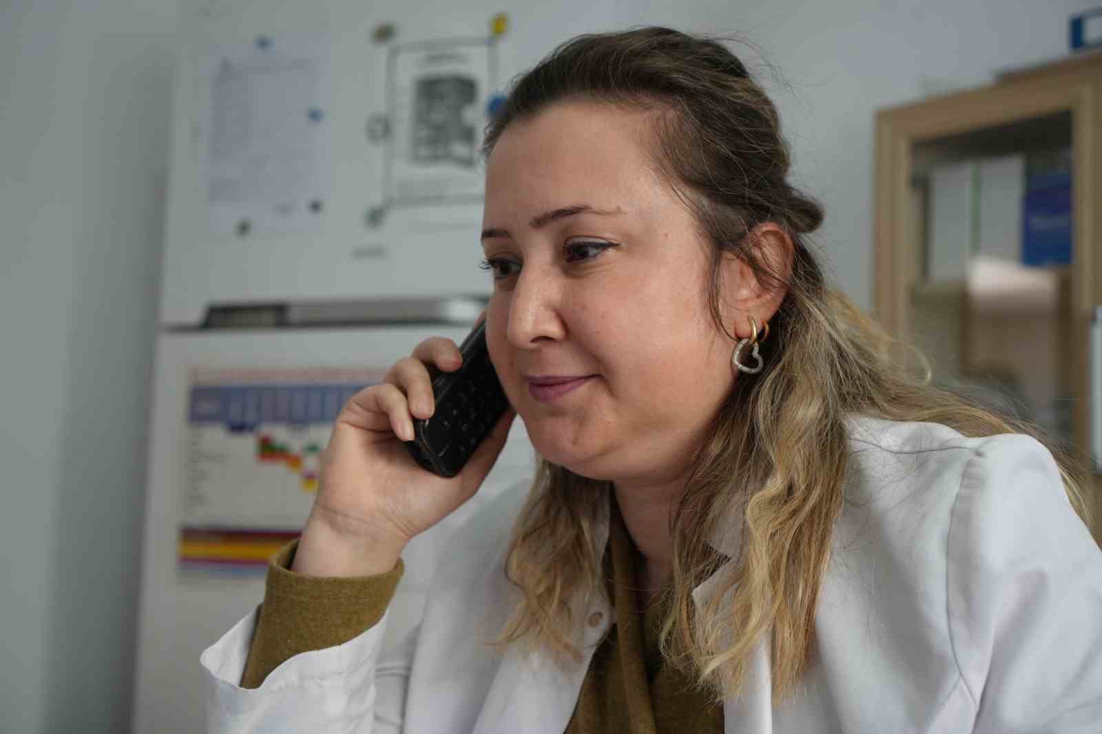 3 bin kişiyi arayarak kanser taramasına ikna eden ebenin azmi
