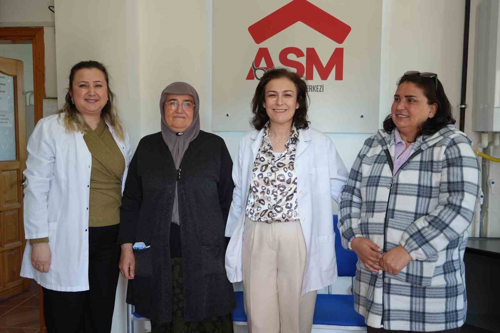 3 bin kişiyi arayarak kanser taramasına ikna eden ebenin azmi
