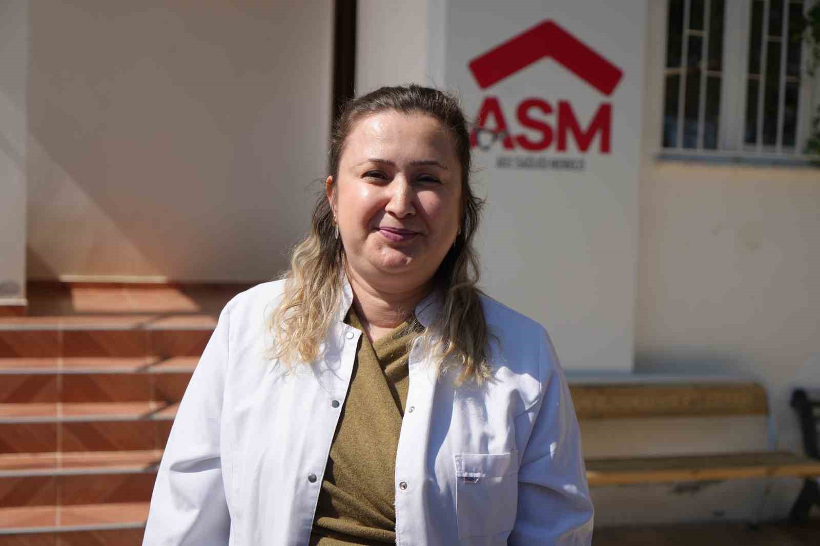 3 bin kişiyi arayarak kanser taramasına ikna eden ebenin azmi
