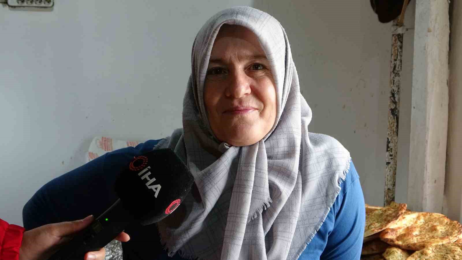 3 çocuk annesi kadın ürettiği ekmeklerle aile bütçesine katkı sağlıyor
