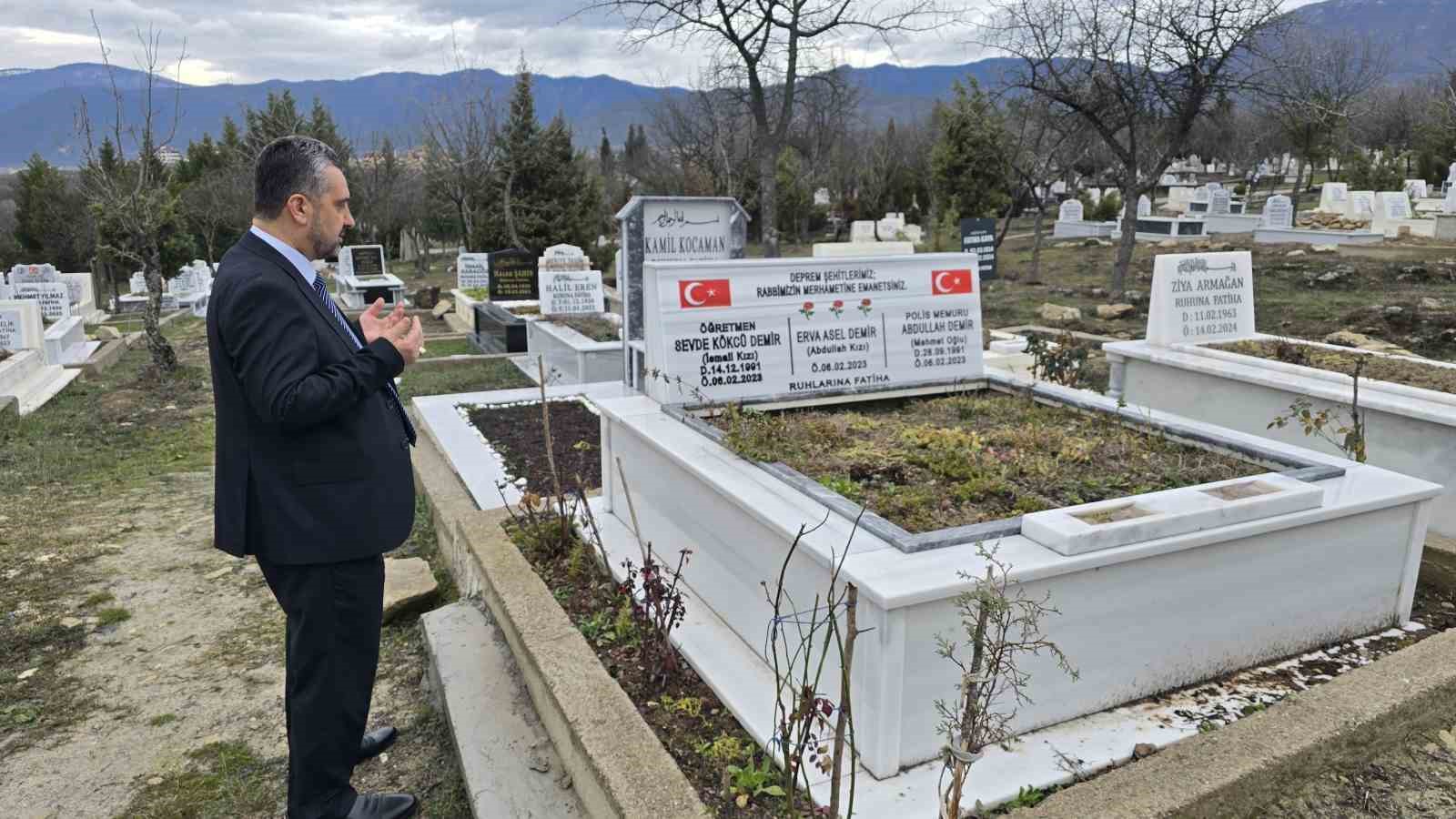 3 yıl geçti, acı dinmedi: Evladını ve damadını kaybeden baba konuştu
3 yıl geçti, acı dinmedi: Evladını ve damadını kaybeden baba konuştu