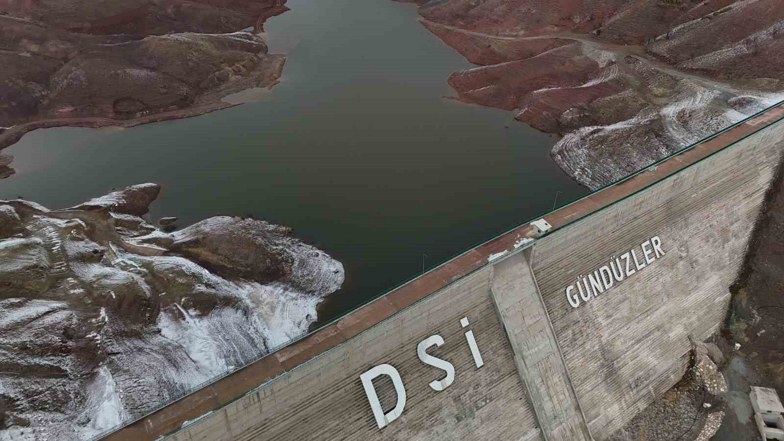 3 yıl önce açılan barajdaki su bitme noktasına geldi
