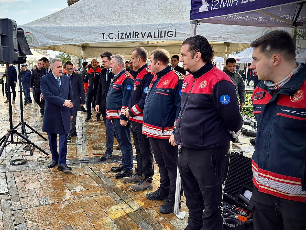 30 Ekim ve 6 Şubat’ın sessiz tanıkları İzmir’de sergilendi
